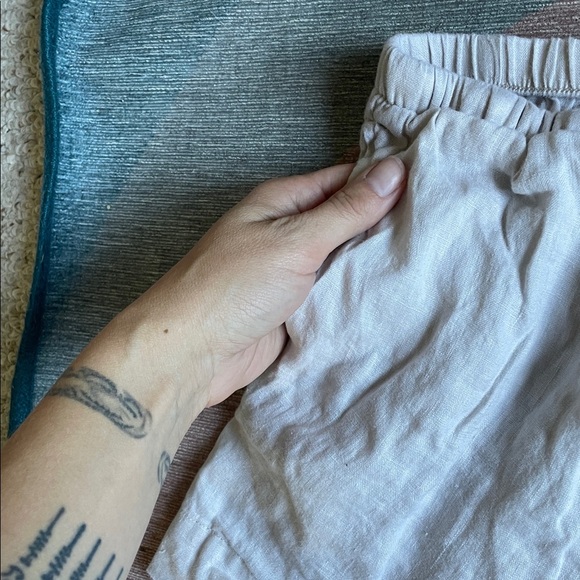 H&M %100 Linen Cream Lounge Casual Shorts - Picture 3 of 6